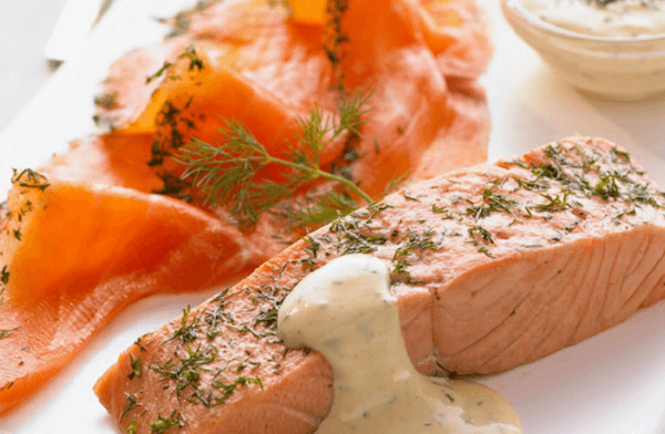 Realista Comandante Hecho de Salsa para Salmón: Salsas de salmón a la plancha, al horno o ahumado