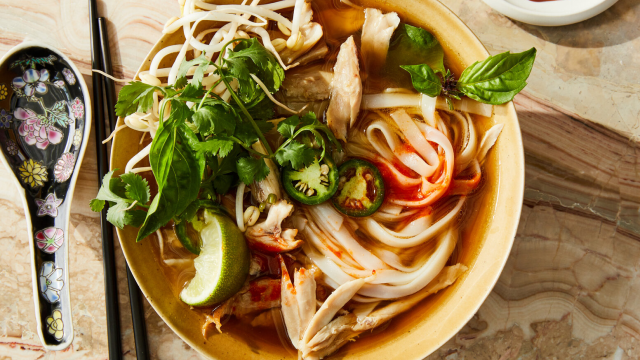 8 Makanan Khas Vietnam yang Terkenal Berkat Rasanya yang Enak dan Lezat, Mana yang Mau Kamu Coba
